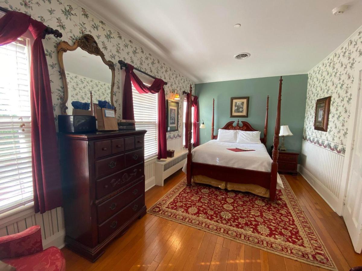 Historic Rosemont Manor Hotel Berryville Exterior photo